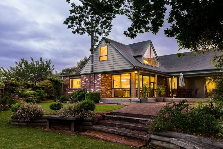 Photo of property in 570 Featherston Street, Roslyn, Palmerston North, 4414