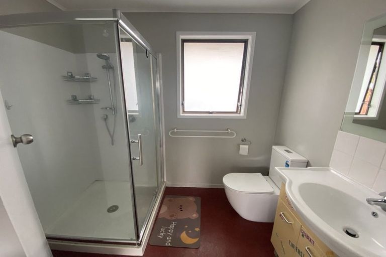 Photo of property in 30 Lewisham Street, Highland Park, Auckland, 2010