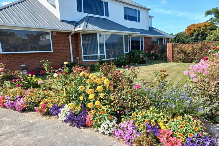 Photo of property in 18 Huntingdon Place, Avonhead, Christchurch, 8042