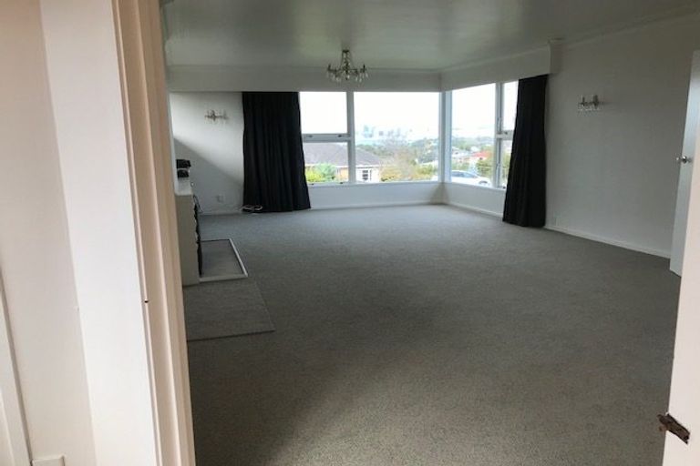 Photo of property in 95 Ocean View Road, Hillcrest, Auckland, 0627