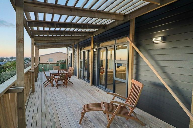 Photo of property in 6 Arataki Grove, Waitarere Beach, Levin, 5510