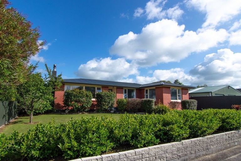 Photo of property in 10 Piper Place, Roslyn, Palmerston North, 4414