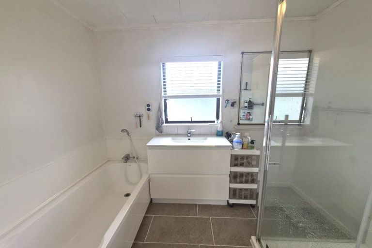 Photo of property in 24 Garland Drive, St Andrews, Hamilton, 3200