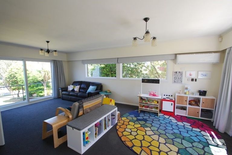 Photo of property in 109 Taylor Terrace, Tawa, Wellington, 5028