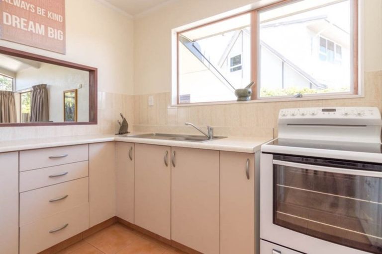 Photo of property in 15 Pinedale Parade, Milson, Palmerston North, 4414