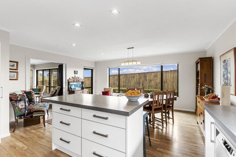 Photo of property in 29 Johnstone Drive, Fitzherbert, Palmerston North, 4410