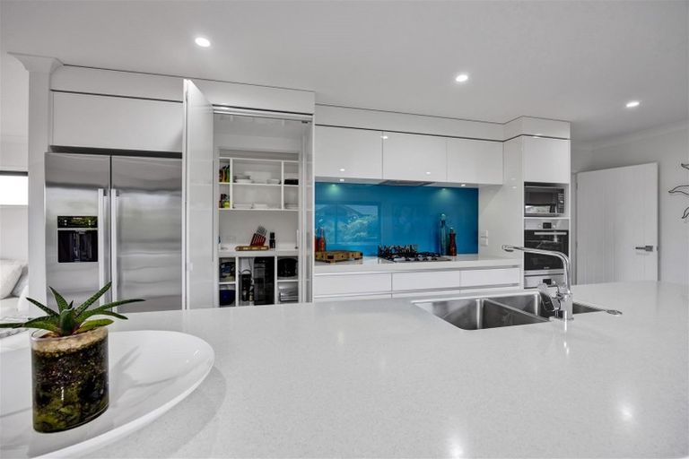 Photo of property in 17 Wentworth Lane, Waiwhakaiho, New Plymouth, 4312