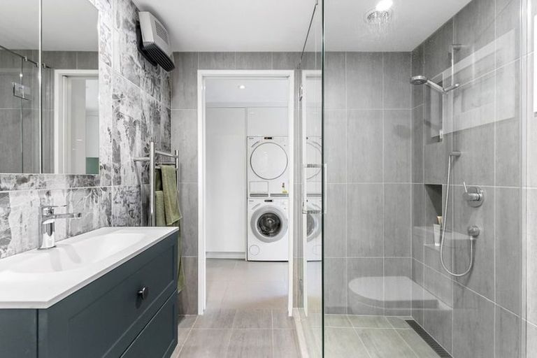 Photo of property in 120 Island Bay Road, Beach Haven, Auckland, 0626