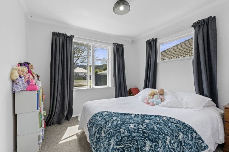 Photo of property in 17 Burden Avenue, Wainuiomata, Lower Hutt, 5014