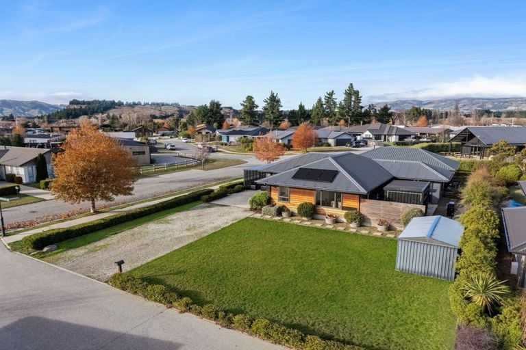 Photo of property in 5 Marbleleaf Lane, Albert Town, Wanaka, 9305