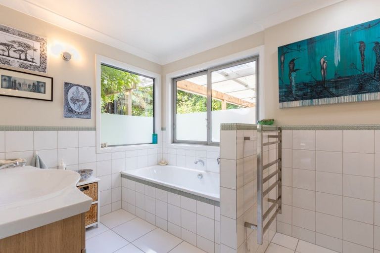 Photo of property in 100 Leinster Avenue, Raumati South, Paraparaumu, 5032