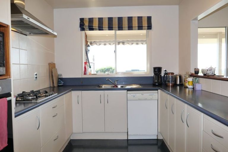 Photo of property in 8 Tui Crescent, Waikanae, 5036