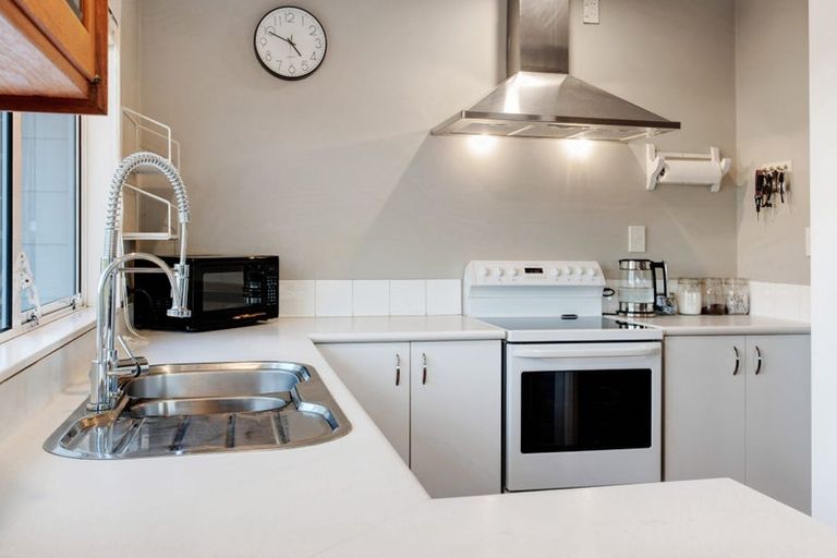 Photo of property in 37 Charlotte Street, Stanmore Bay, Whangaparaoa, 0932