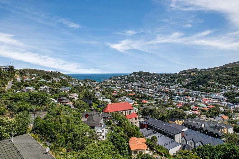 Photo of property in 5 Bay Lair Grove, Island Bay, Wellington, 6023