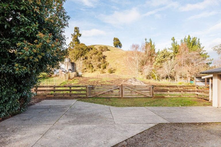 Photo of property in 36 Ongo Road, Hunterville, 4730