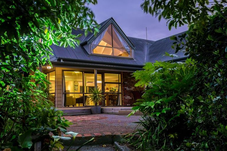 Photo of property in 570 Featherston Street, Roslyn, Palmerston North, 4414