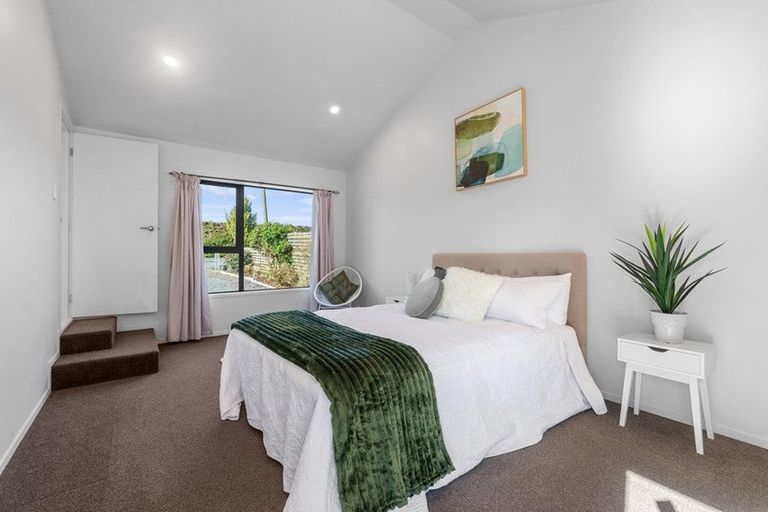 Photo of property in 802 Waitakere Road, Kumeu, 0891