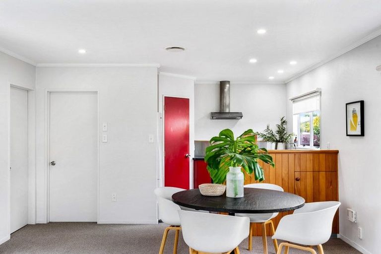 Photo of property in 1 Balmoral Street, Taradale, Napier, 4112