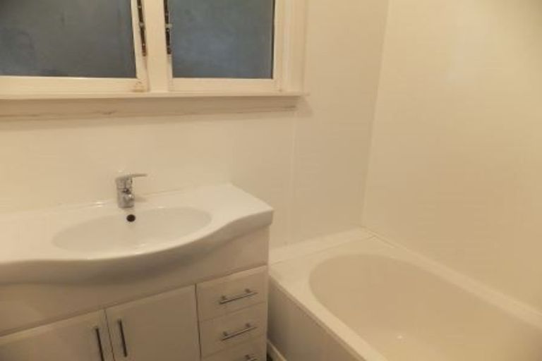 Photo of property in 16 Mclellan Place, Ilam, Christchurch, 8041