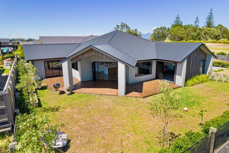 Photo of property in 18 Kotare Drive, Waiwhakaiho, New Plymouth, 4312