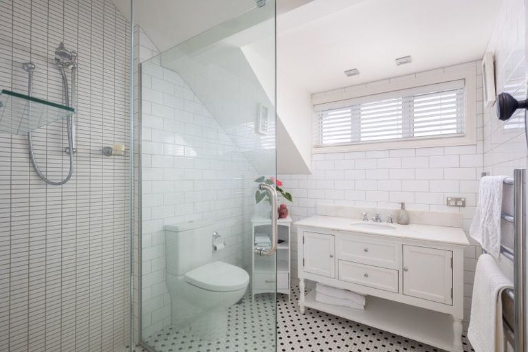 Photo of property in 10 Woolcombe Terrace, New Plymouth, 4310