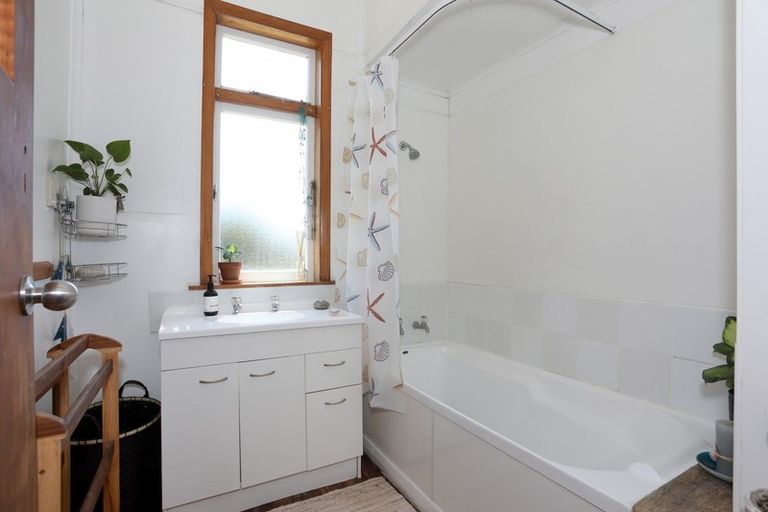 Photo of property in 4 Bond Street, Marton, 4710