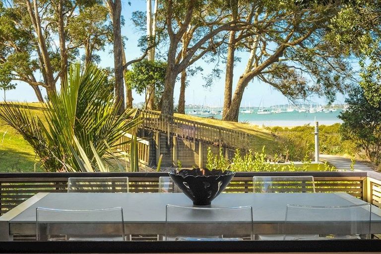 Photo of property in 2/31 Tamaki Drive, Pakuranga, Auckland, 2010