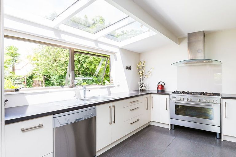 Photo of property in 570 Featherston Street, Roslyn, Palmerston North, 4414