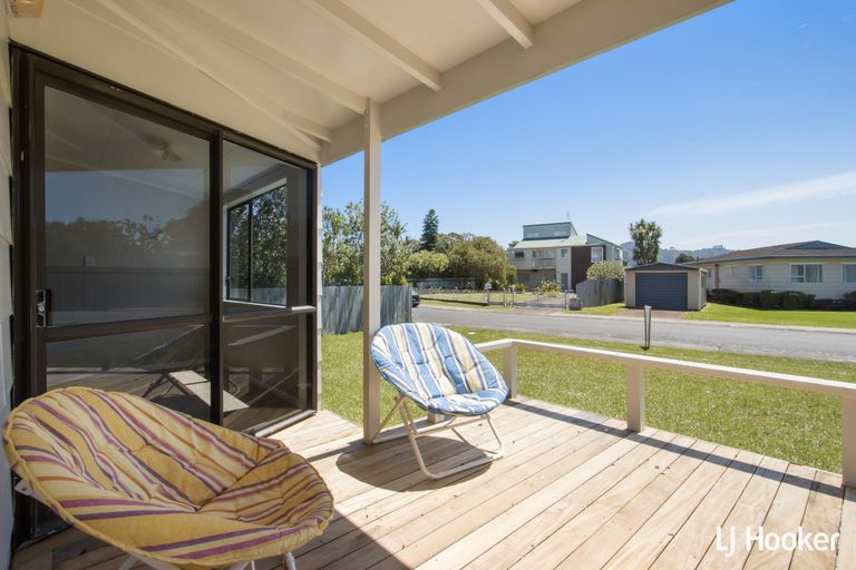 Photo of property in 1 Patterson Place, Waihi Beach, 3611
