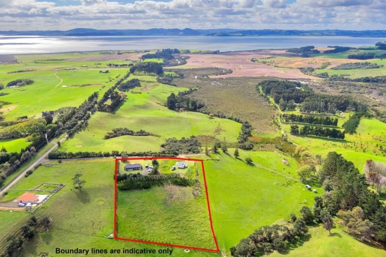 Photo of property in 10 Mcmurdo Road, South Head, Helensville, 0874