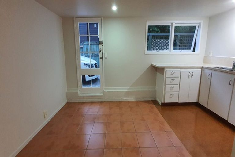 Photo of property in 2/46 Sunnynook Road, Sunnynook, Auckland, 0620