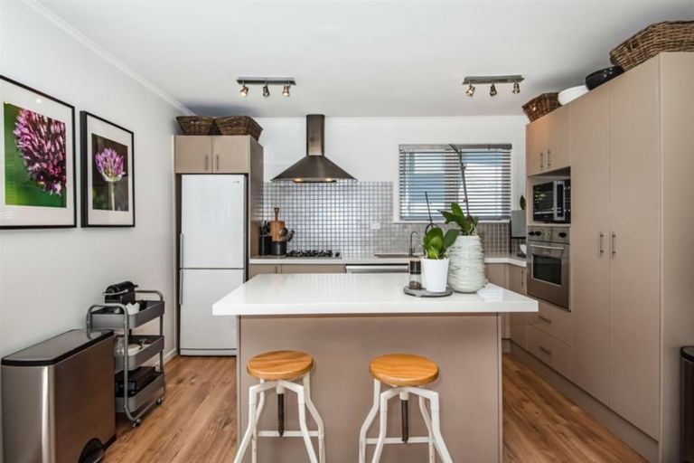 Photo of property in 1/30 Selwyn Crescent, Forrest Hill, Auckland, 0620