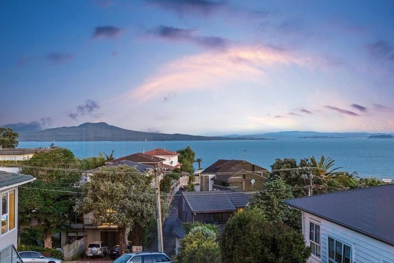 Photo of property in 3/28 Beach Road, Castor Bay, Auckland, 0620