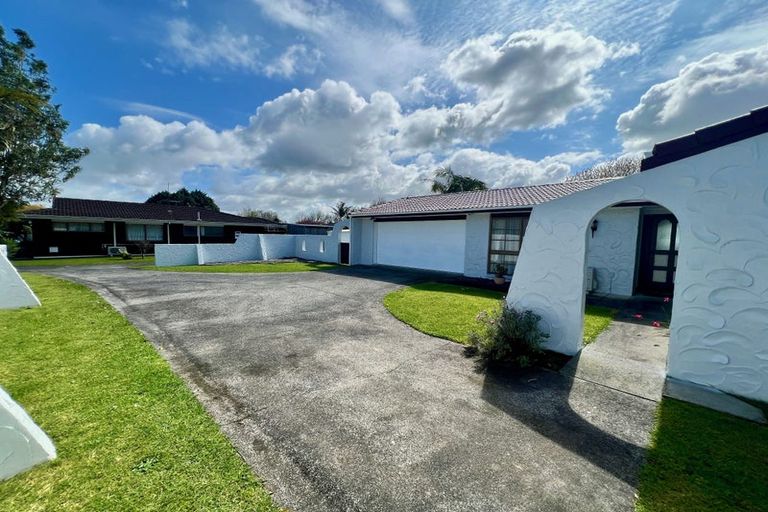 Photo of property in 26 Donzella Place, Conifer Grove, Takanini, 2112