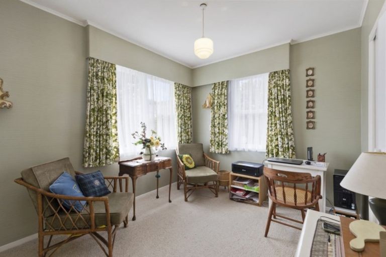 Photo of property in 53 Oakleigh Street, Maungaraki, Lower Hutt, 5010