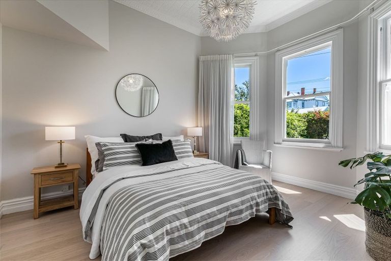 Photo of property in 4 William Bond Street, Stanley Point, Auckland, 0624