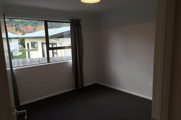 Photo of property in 15 Hood Crescent, Arrowtown, 9302