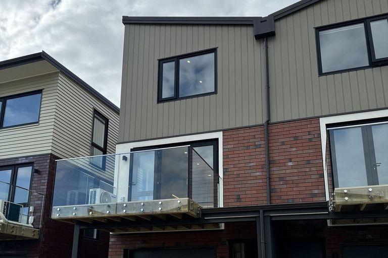 Photo of property in 16 Te Puketoka Lane, Mangere, Auckland, 2022