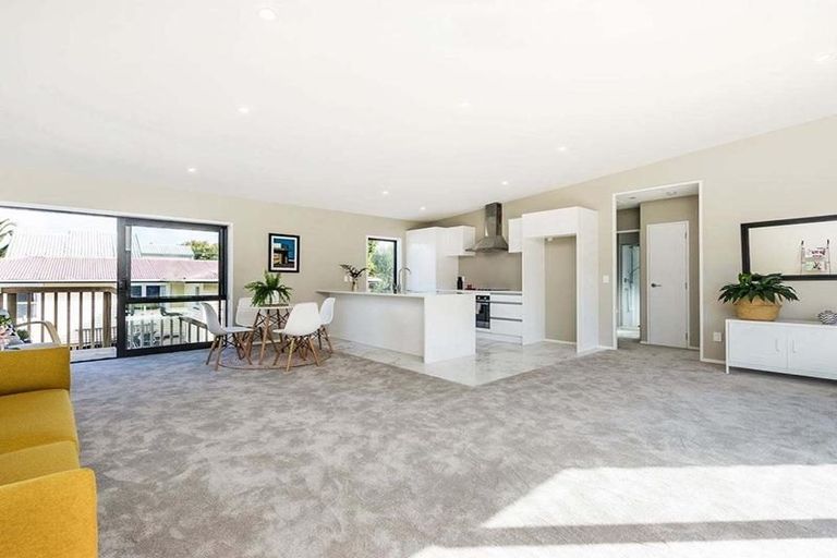 Photo of property in 25a Arrow Road, Forrest Hill, Auckland, 0620