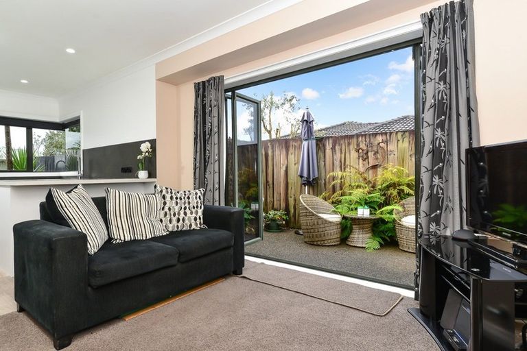 Photo of property in 52 Waiwherowhero Drive, St Andrews, Hamilton, 3200