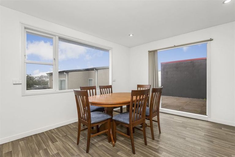 Photo of property in 561c Glenfield Road, Glenfield, Auckland, 0629