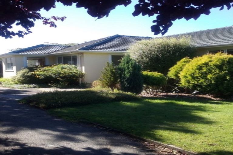 Photo of property in 30 Pinehurst Crescent, Russley, Christchurch, 8042