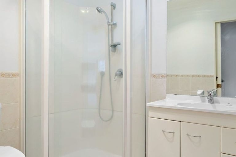 Photo of property in 5 Landvale Court, Browns Bay, Auckland, 0630