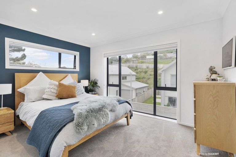 Photo of property in 35 Brindle Way, Newlands, Wellington, 6037