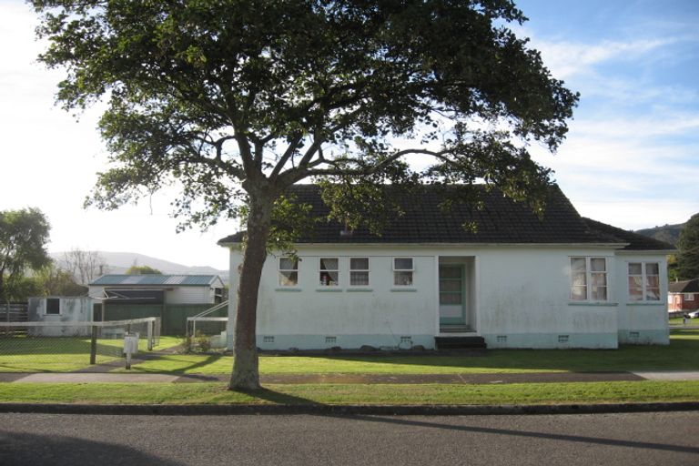 Photo of property in 2 Collett Street, Naenae, Lower Hutt, 5011