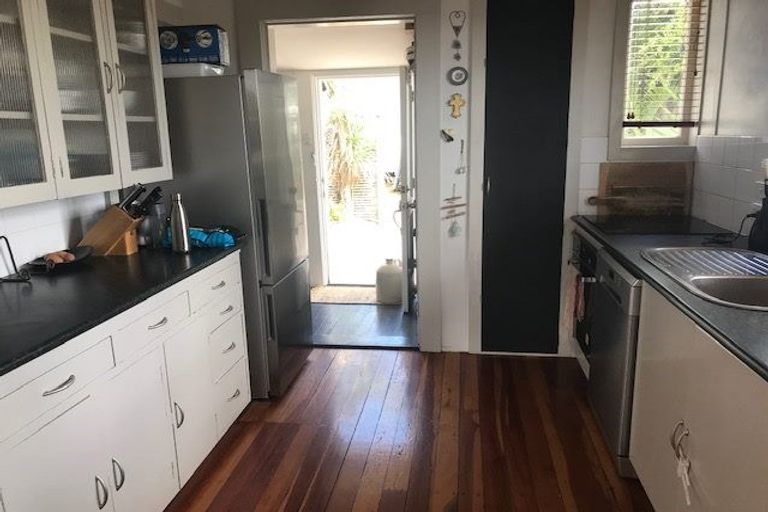 Photo of property in 13 Waterview Road, Favona, Auckland, 2024