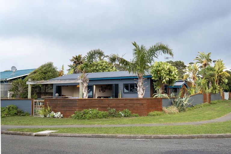 Photo of property in 98 Beach Road, Haumoana, 4102