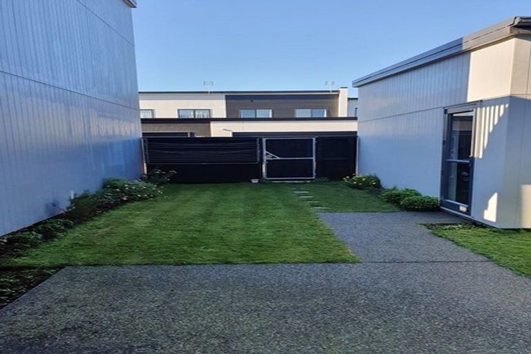 Photo of property in 17 William Dawson Crescent, Wigram, Christchurch, 8025