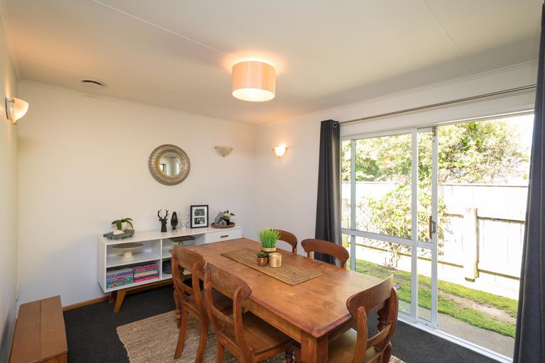 Photo of property in 11 Dorset Crescent, Hokowhitu, Palmerston North, 4410