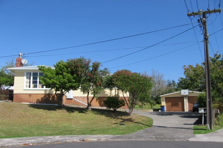 Photo of property in 14 Springside Place, New Lynn, Auckland, 0600